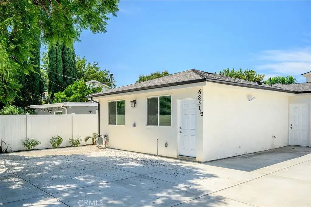 6851 De Celis Place 1/2, Van Nuys