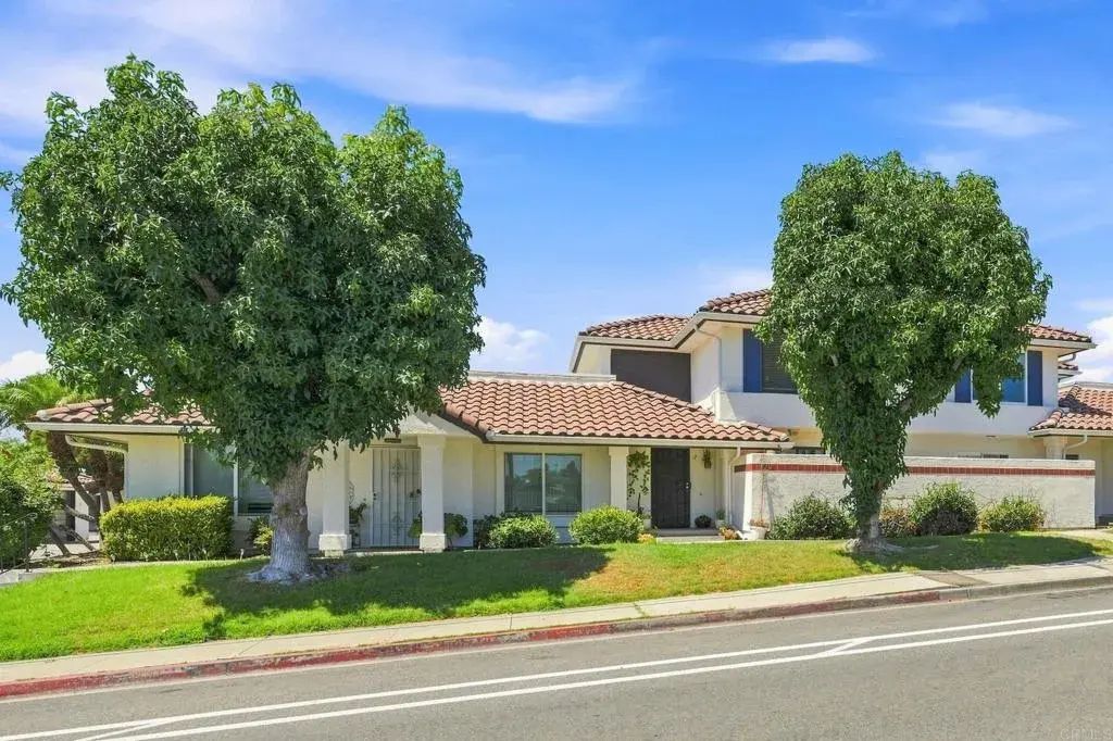 320 Grapevine Rd 2, Vista