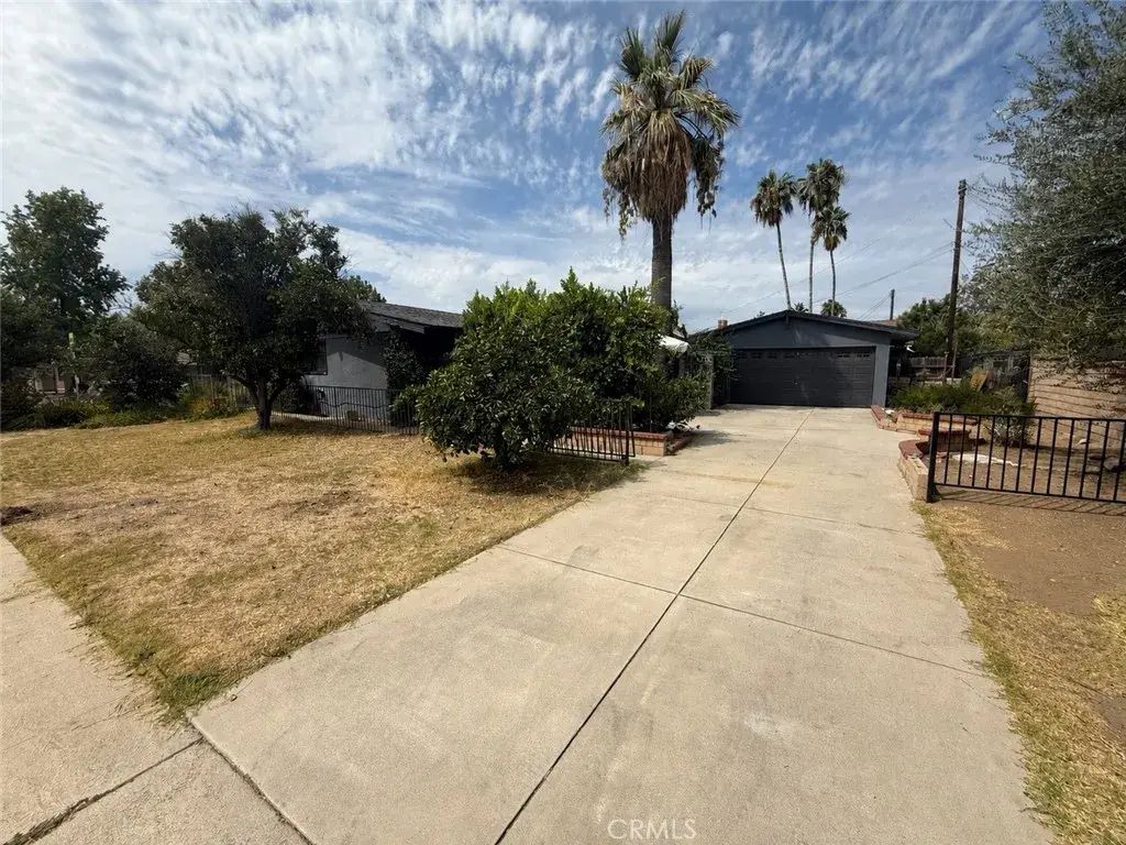 14917 Clymer, Los Angeles