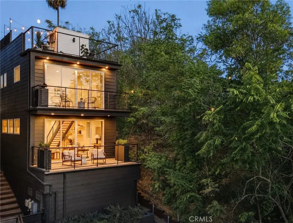 3215 Amethyst St, Los Angeles