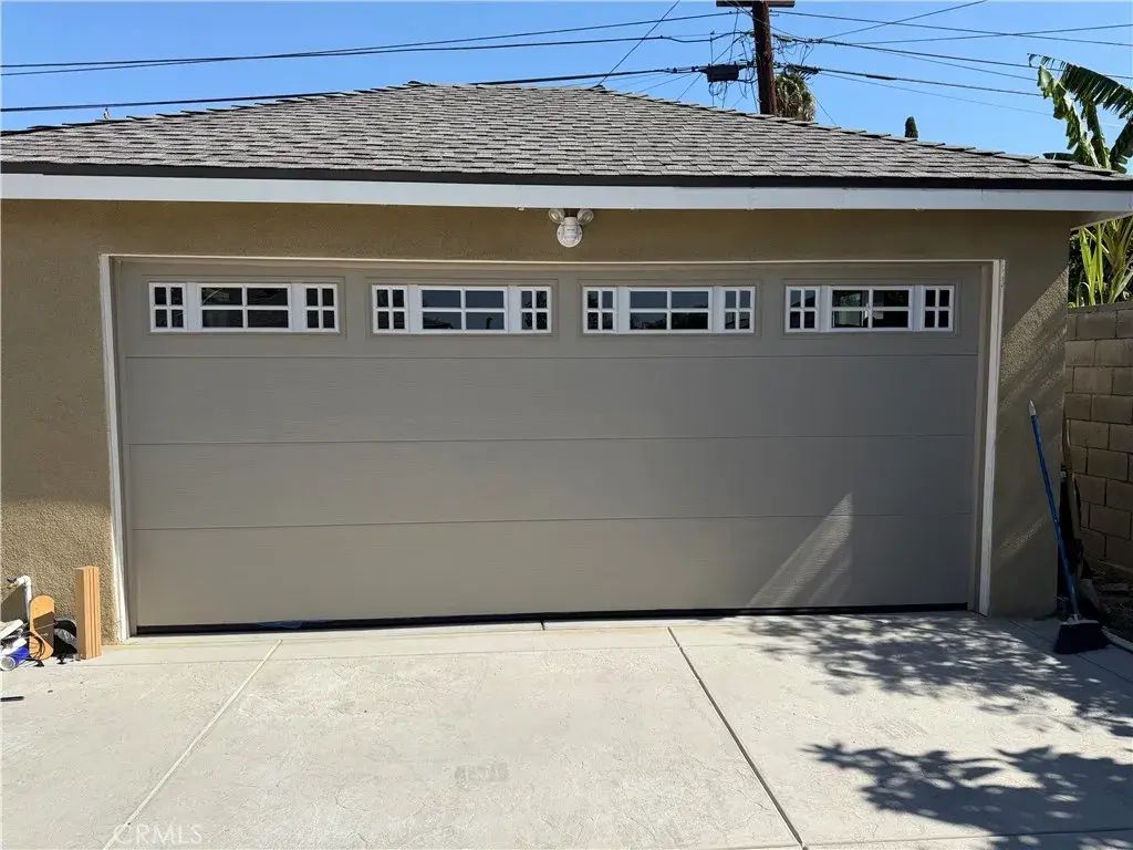 8437 Bruce, Riverside