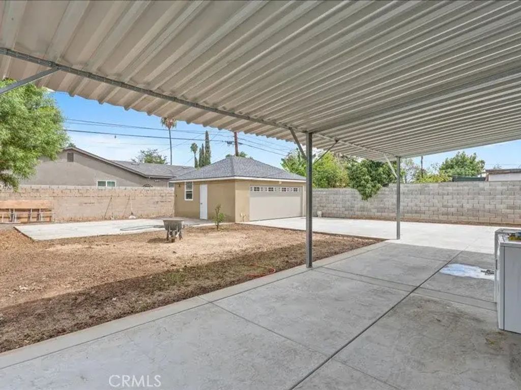 8437 Bruce, Riverside