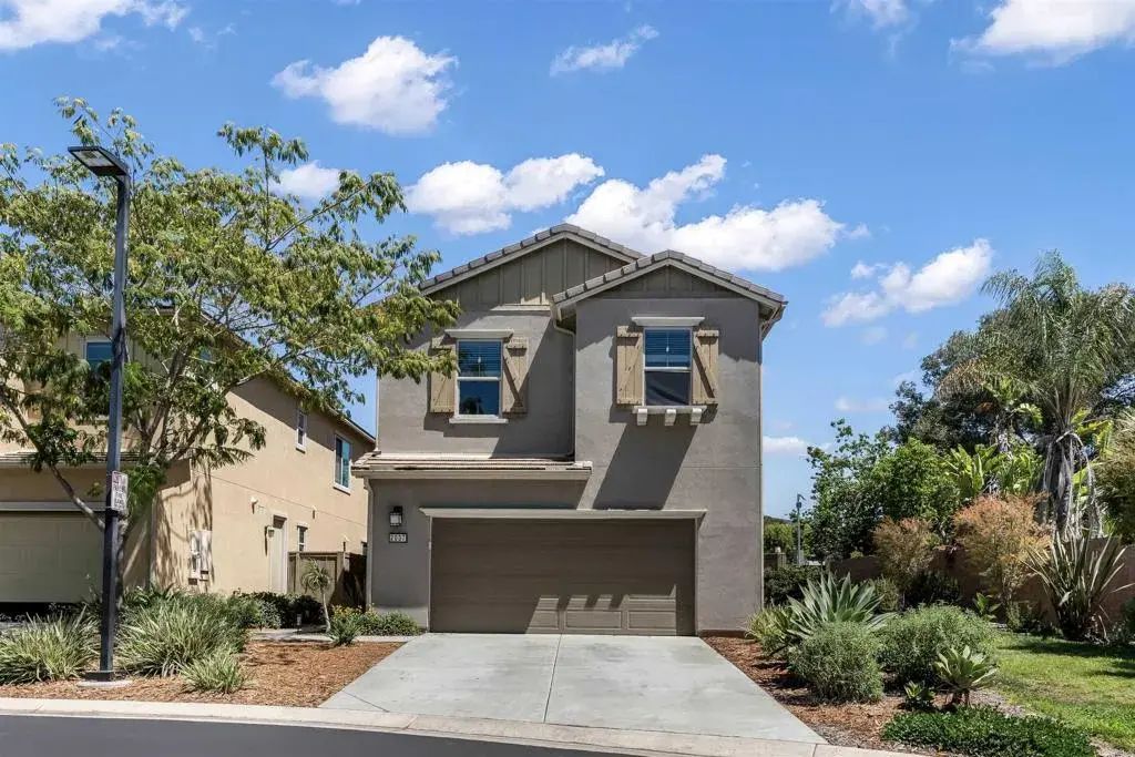2037 White Alder Lane, Vista