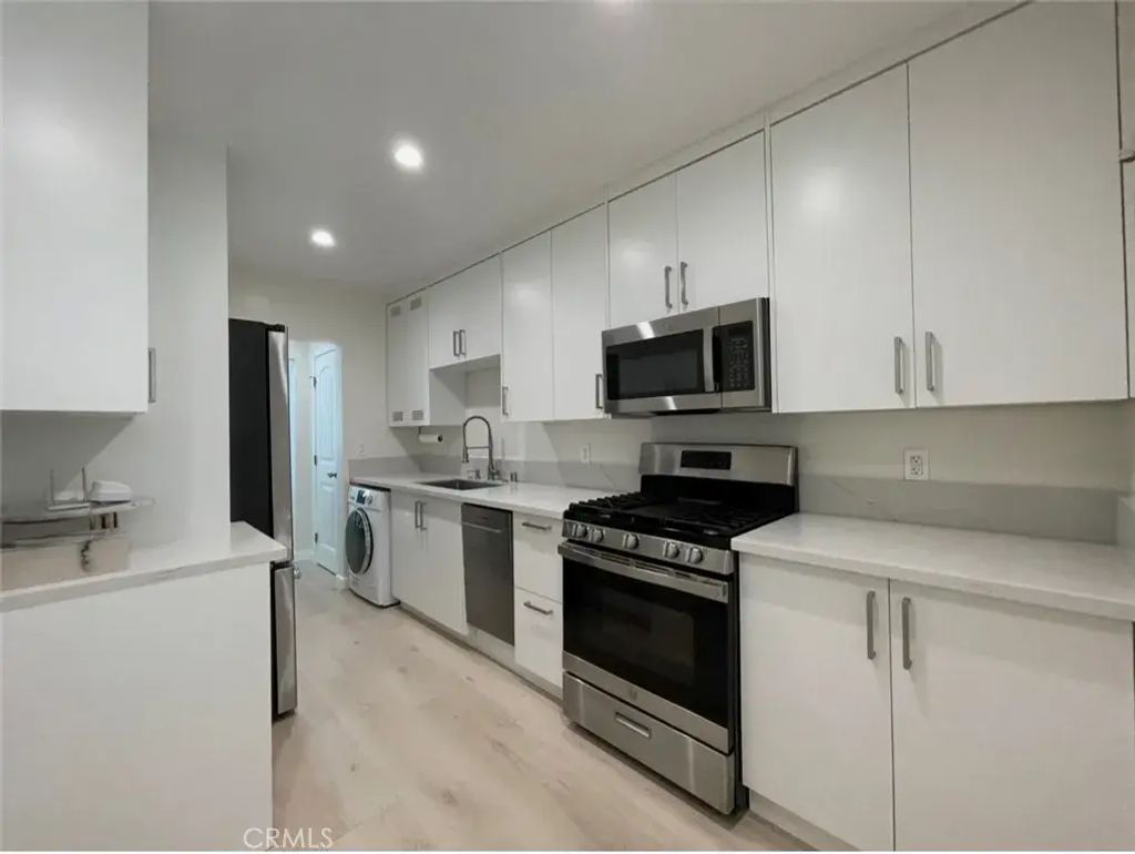 202 S Chevy Chase Drive, Glendale