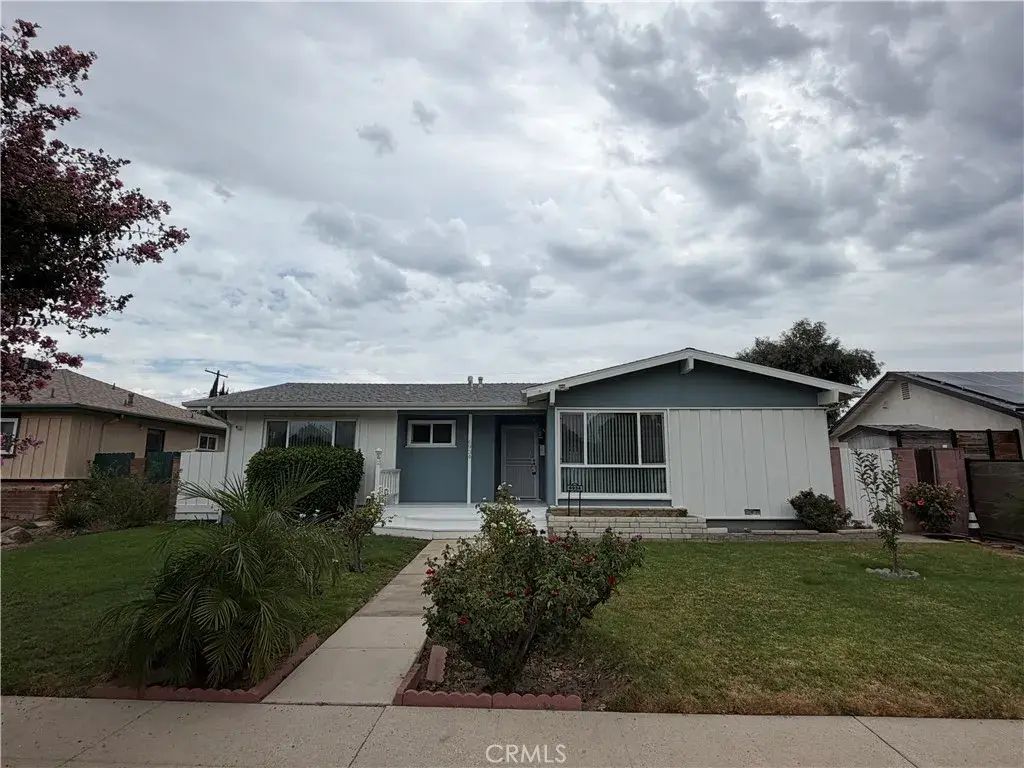 6934 Woodlake, West Hills