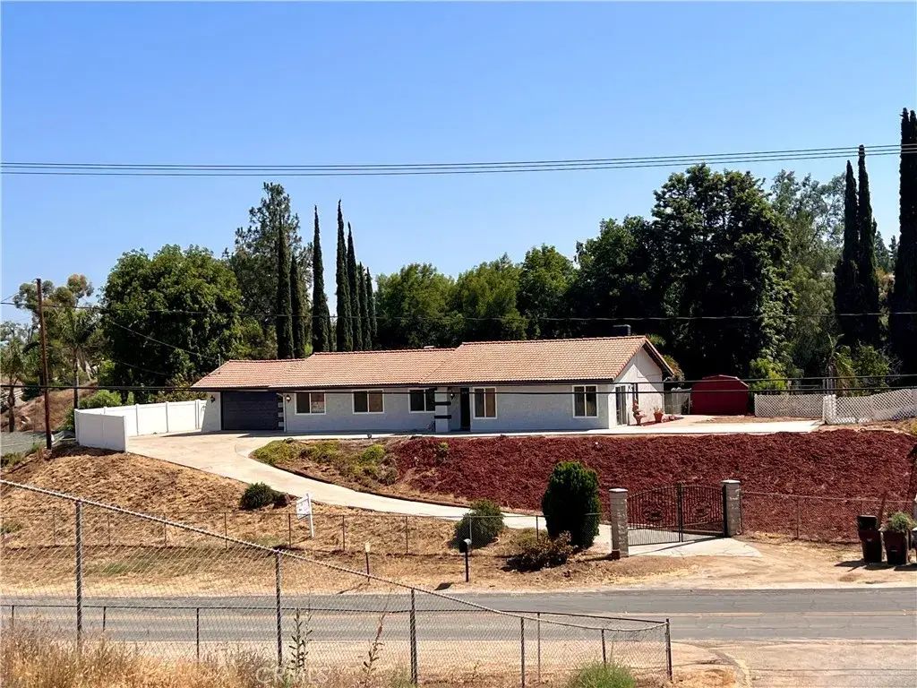 15290 Golden Star Avenue, Riverside