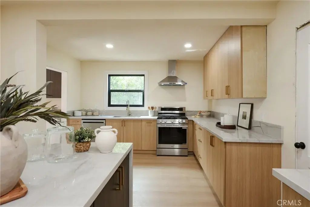2409 N Hesperian Street, Santa Ana