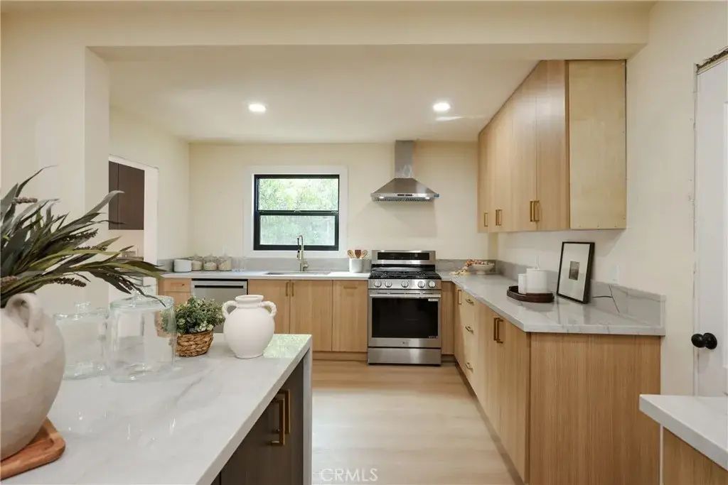 2409 N Hesperian Street, Santa Ana