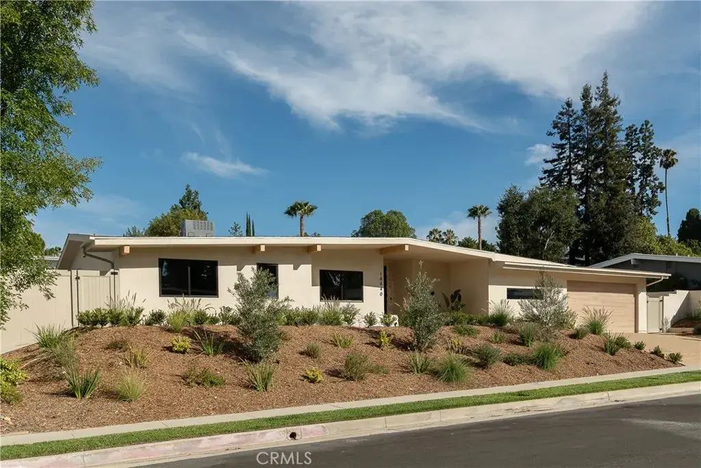 18840 La Amistad, Tarzana