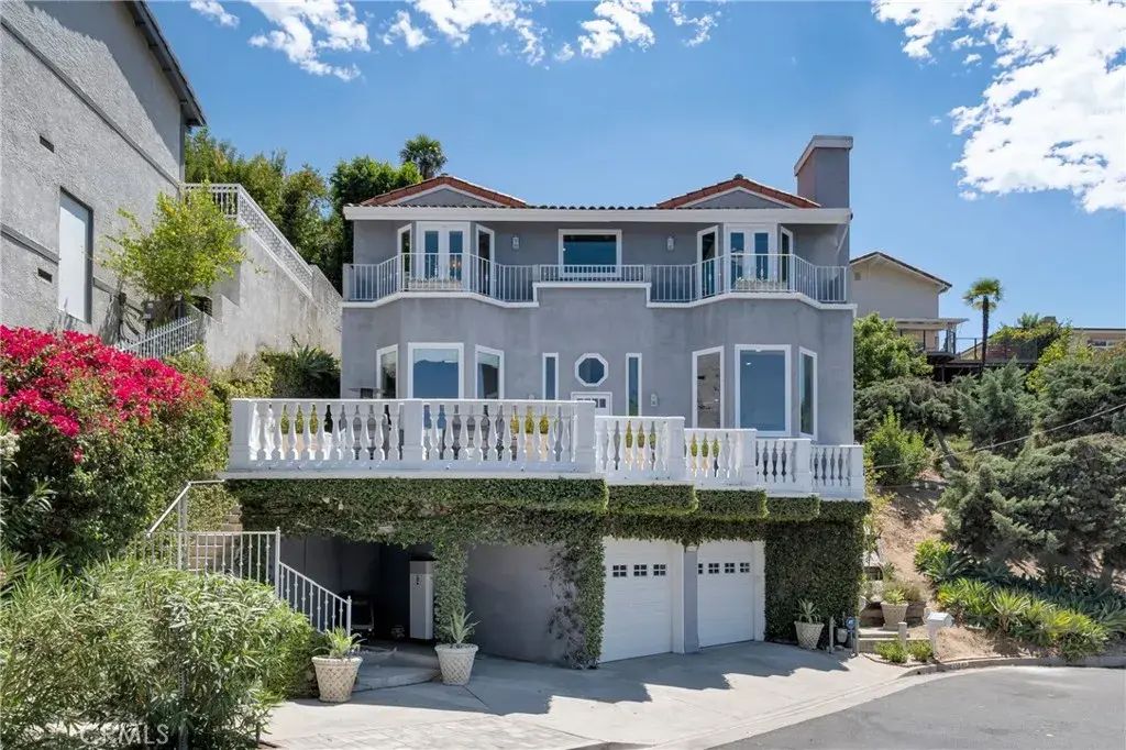 21041 Bandera Street, Woodland Hills