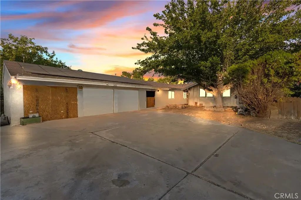 16092 Lakewood Place, Victorville