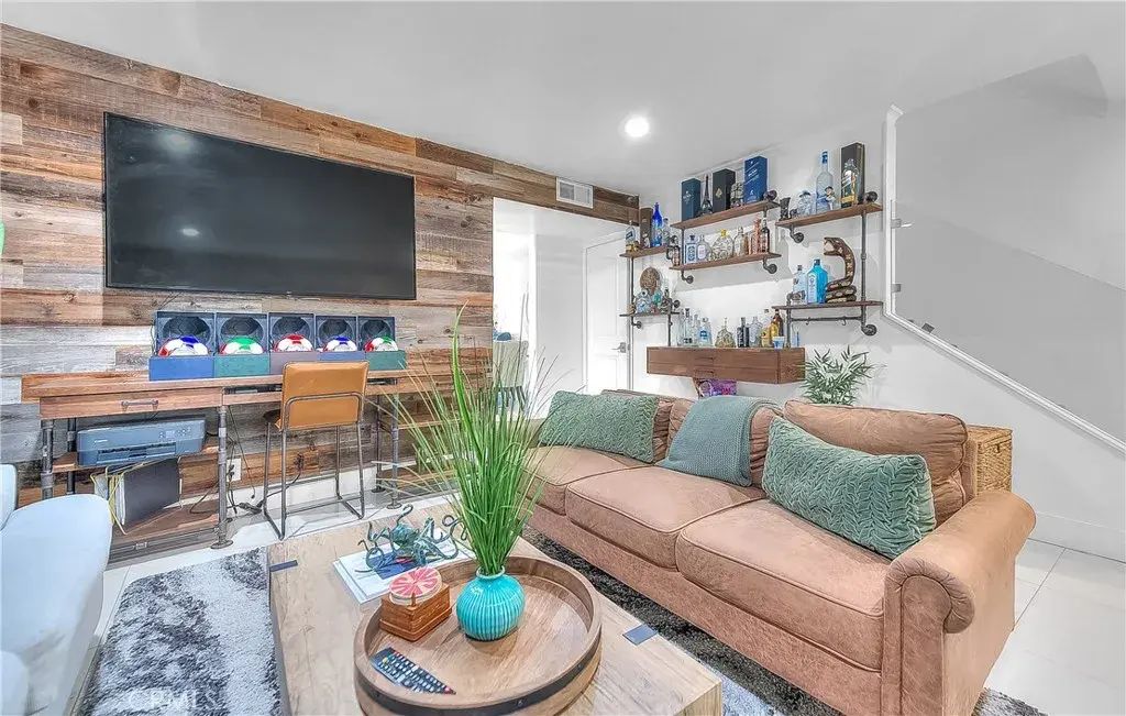 15906 Rowland, La Puente