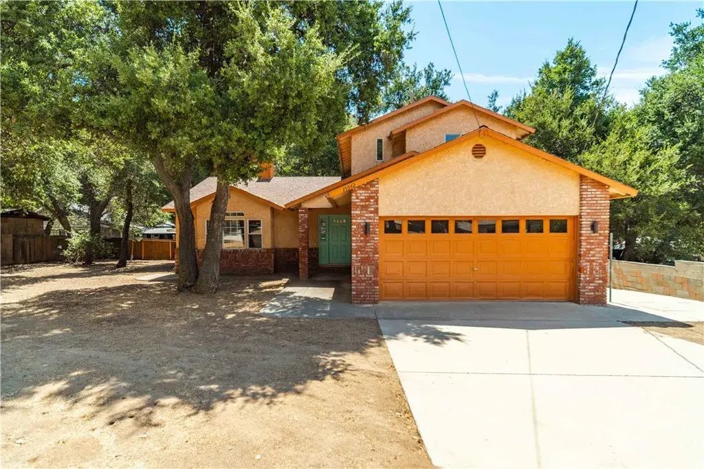 15942 Calle Hermosa, Green Valley