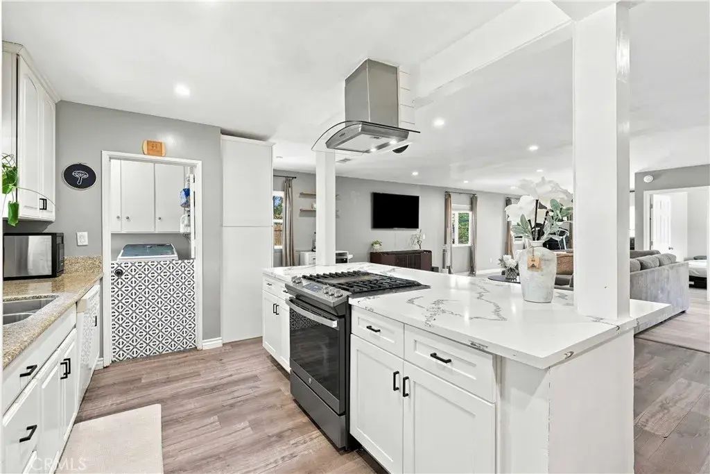 19857 Bassett, Winnetka