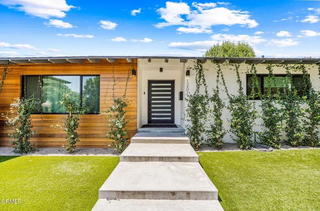 1201 N Altadena Drive, Pasadena
