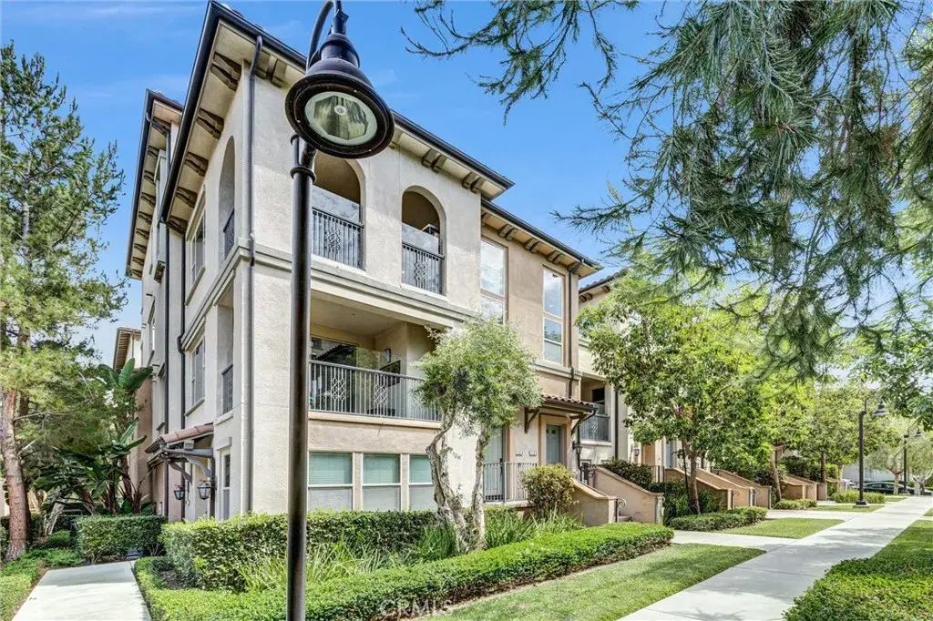 125 Neptune, Irvine