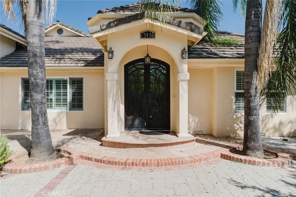 17451 Osborne Street, Sherwood Forest