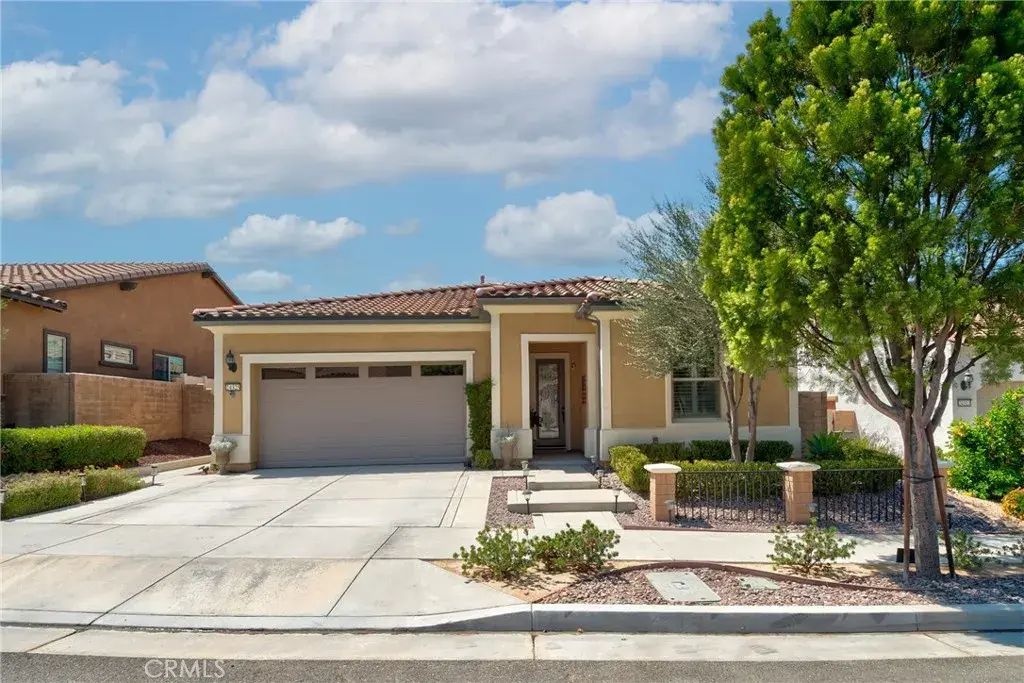 24325 Overlook, Corona