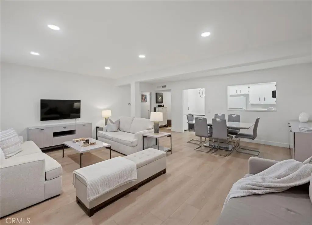4700 Natick 204, Sherman Oaks