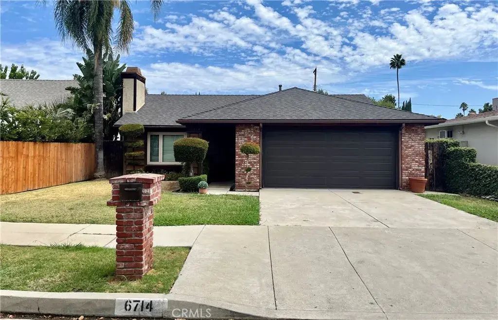 6714 Rhea, Los Angeles