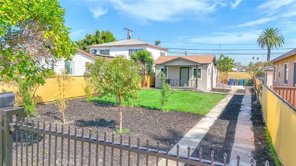 1433 W 96th, Los Angeles