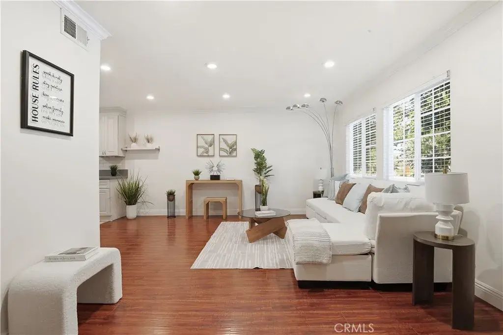 4189 Vineland Avenue 111, Studio City