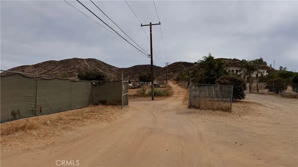 Campos Road, Perris