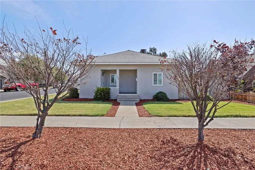 1229 N Redington, Hanford