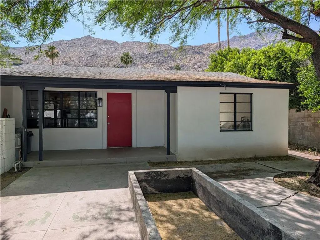 221 Avenida Ortega, Palm Springs