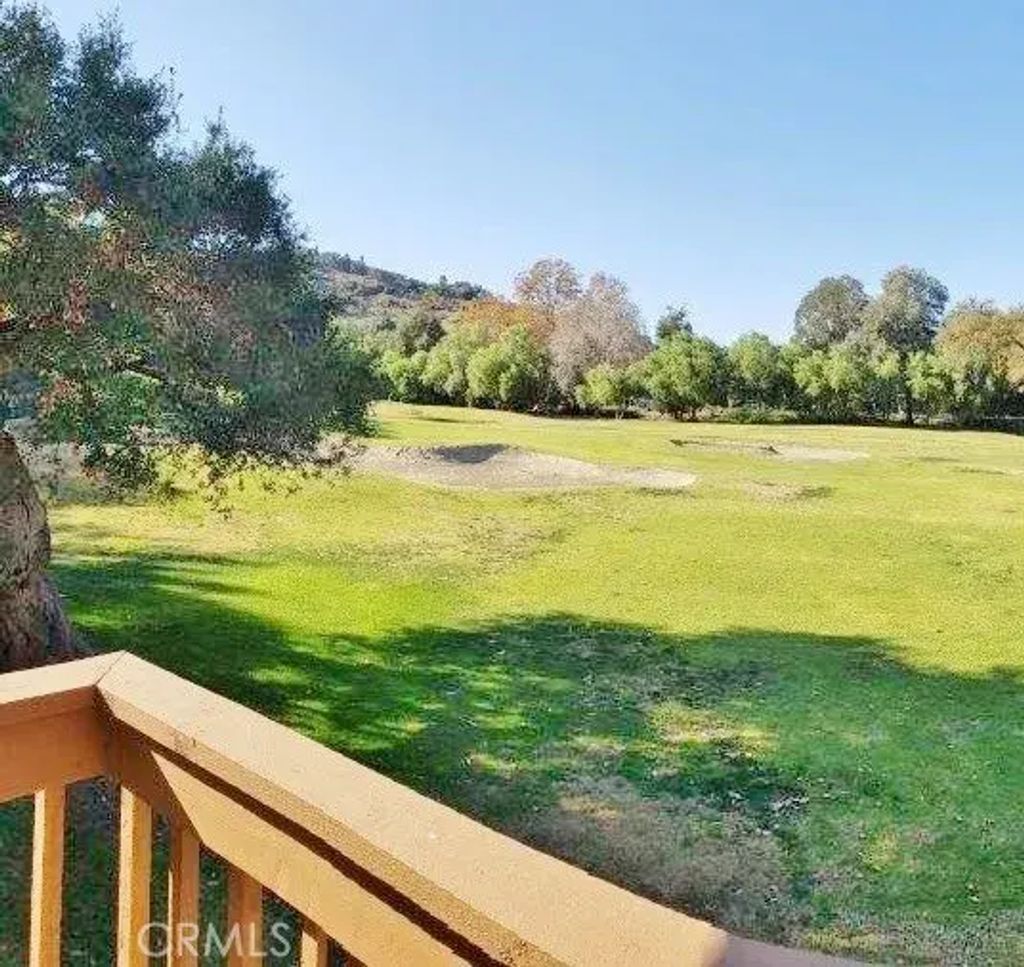 1718 Tecalote Drive 22, Fallbrook