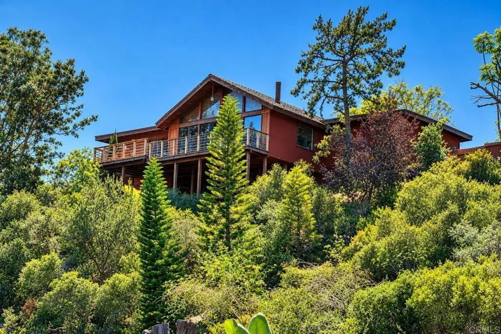 2115 Encinitas Boulevard, Encinitas