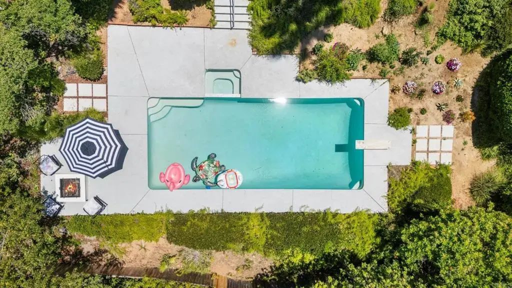 5740 Daffodil Lane, 