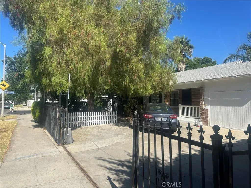 20957 Community, Los Angeles