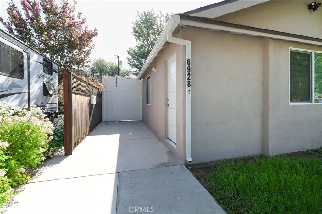 6928 Enfield, Reseda