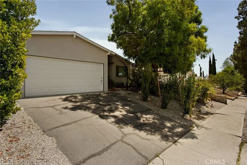 9846 Cabanas, Tujunga