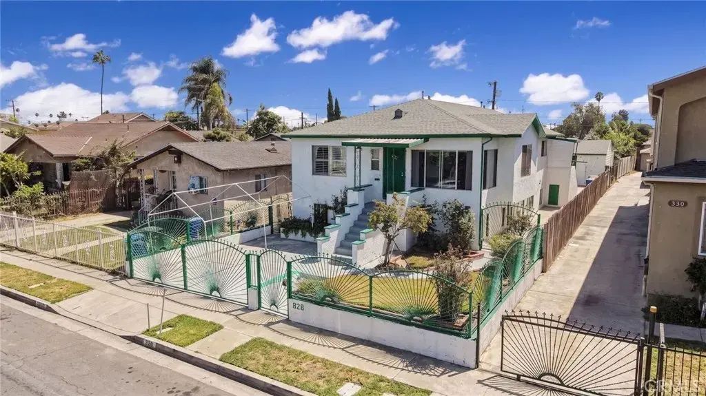 828 W 73rd Street, Los Angeles