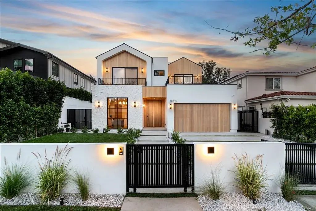16749 Addison Street, Encino