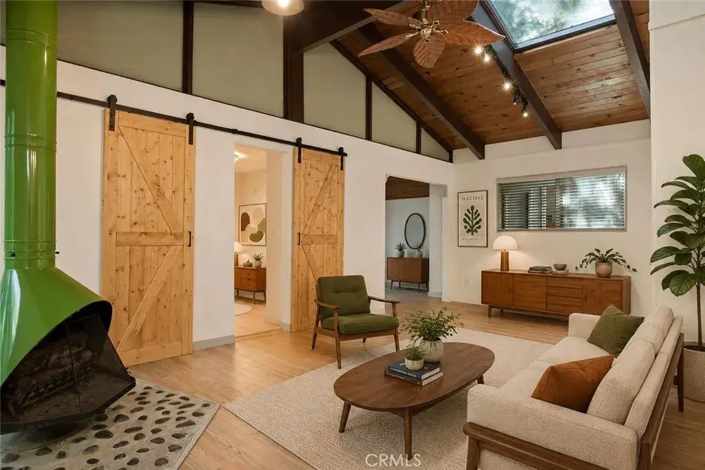 1048 Mercury, Crestline