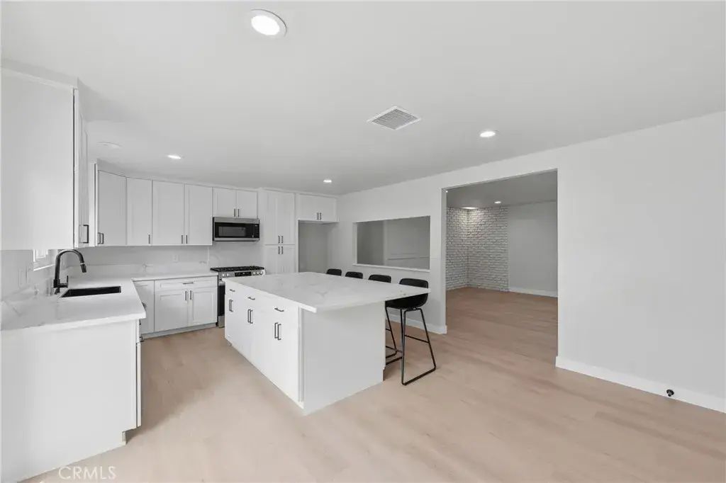 727 Brossard, Thousand Oaks