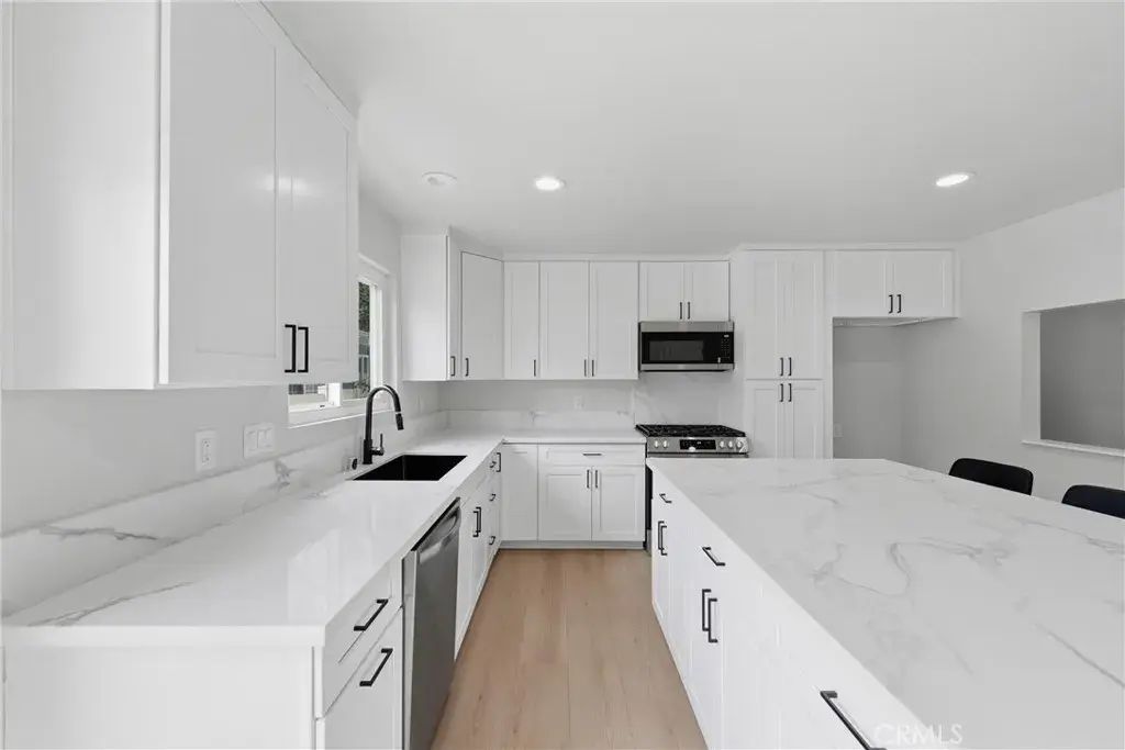 727 Brossard, Thousand Oaks