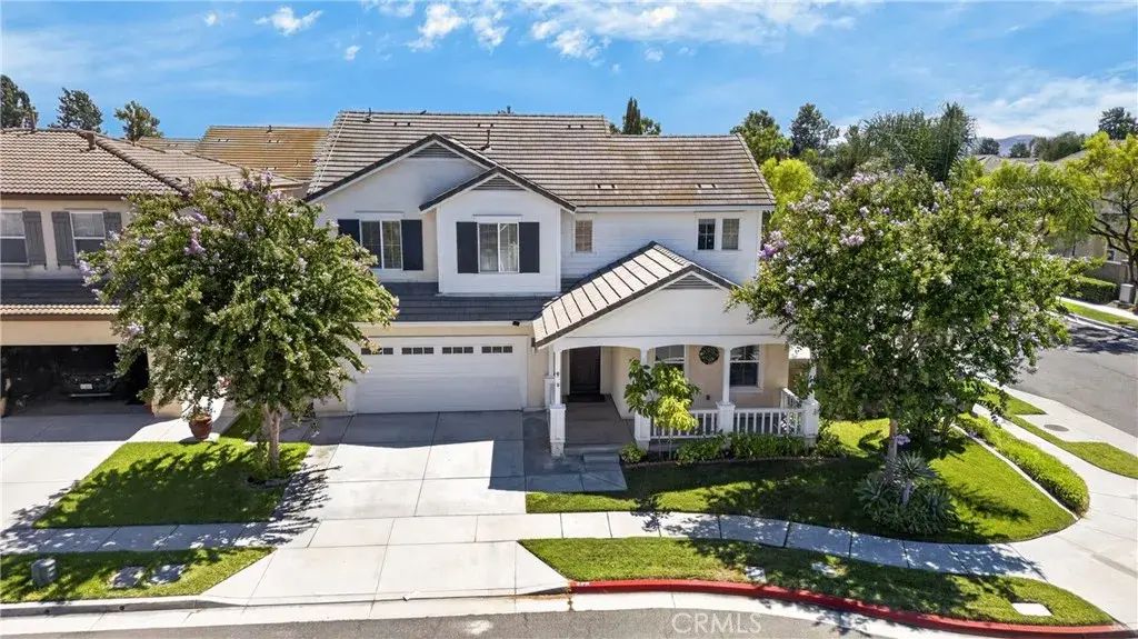 6821 Edinboro, Chino
