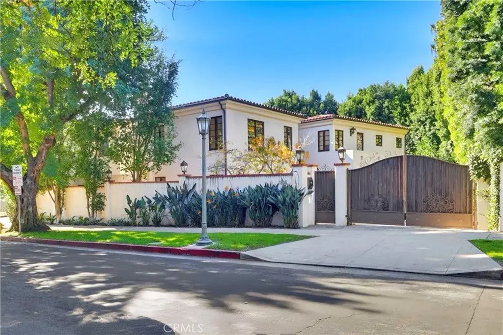 1805 Outpost Dr, Los Angeles