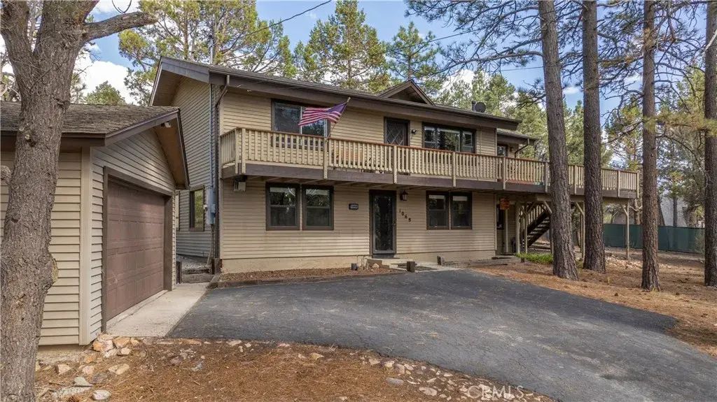 1068 Lookout Mountain Road, Big Bear City