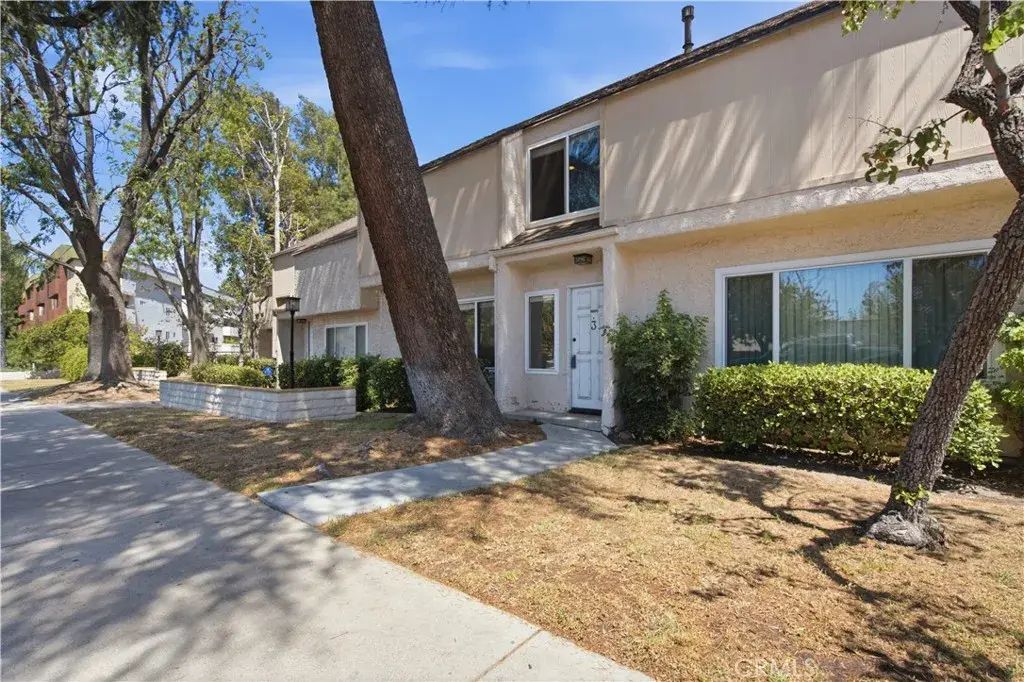 5664 Etiwanda, Tarzana