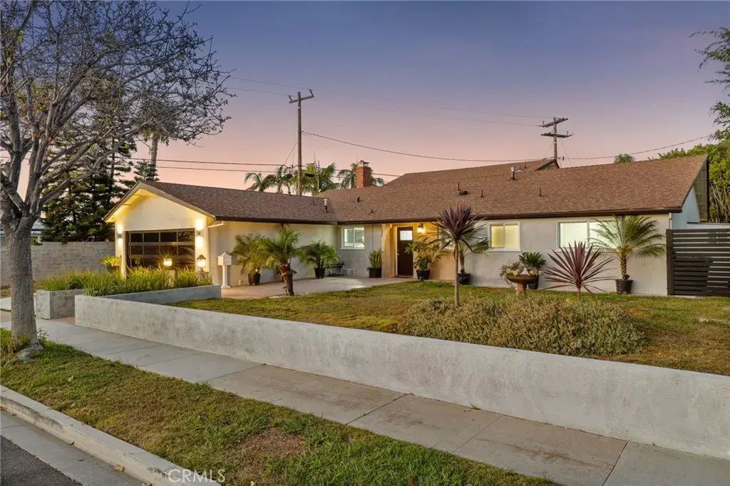 2750 San Carlos, Costa Mesa