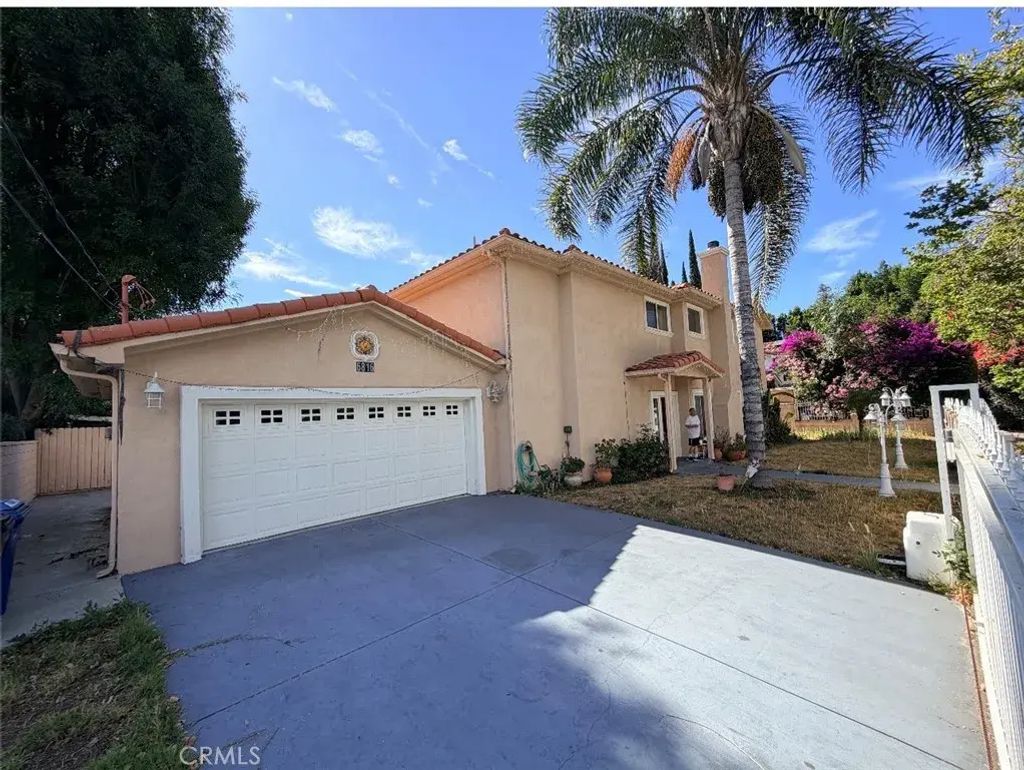 6816 Geyser Ave, Reseda