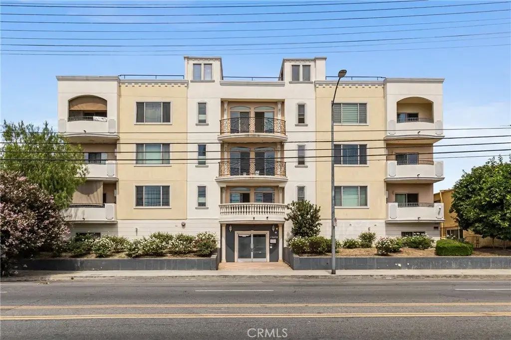 15435 Vanowen Street 208, Van Nuys