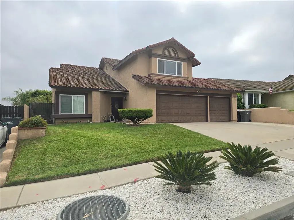 2147 Stratford, Corona