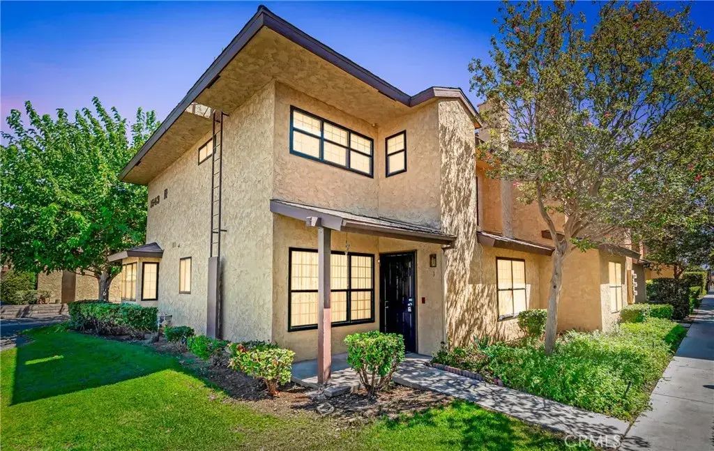 1543 W Avenue L 1, Lancaster