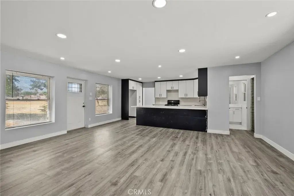 2321 W Avenue M4, Palmdale